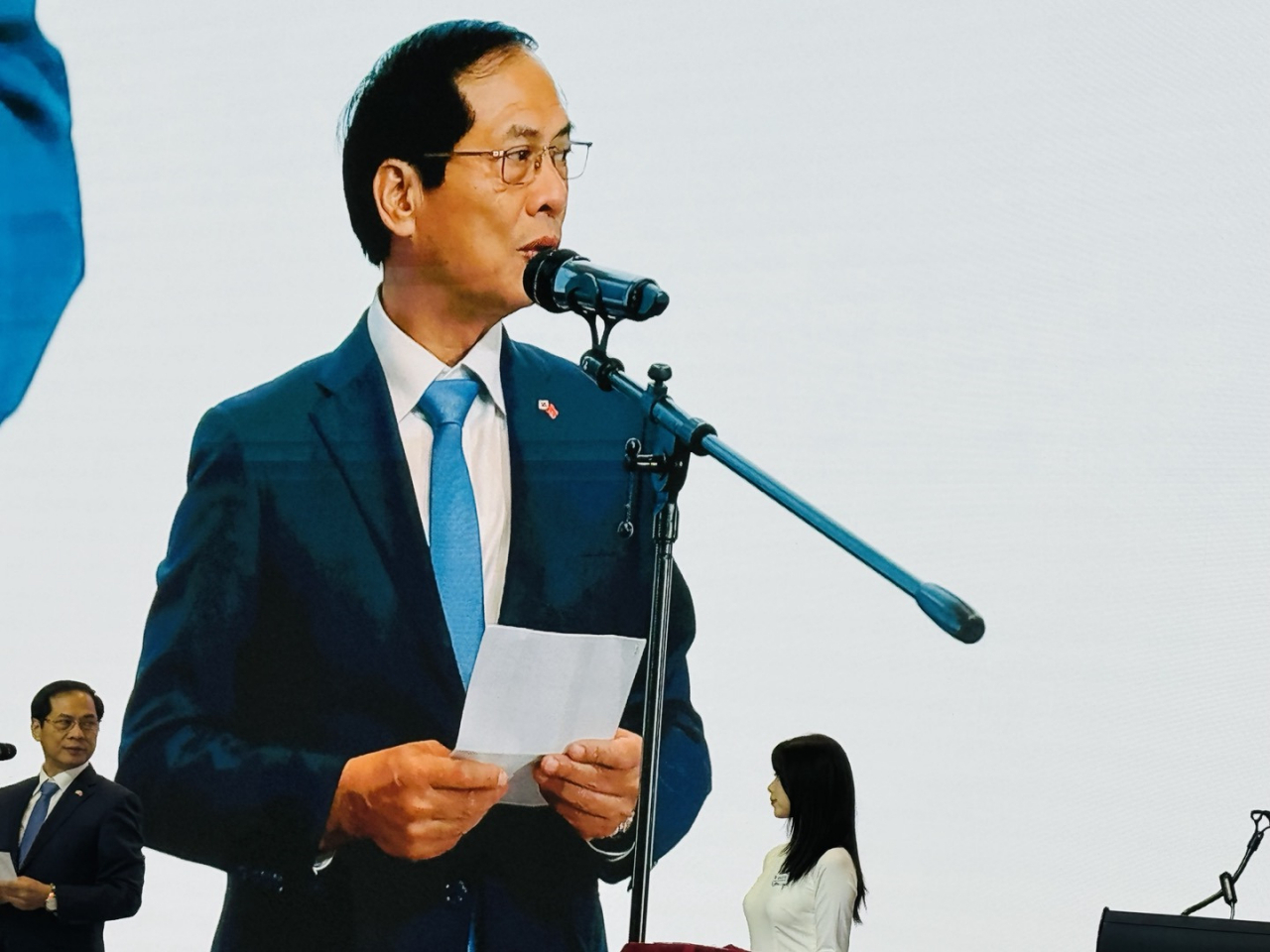 Ảnh minh họa: Bộ trưởng Ngoại giao Việt Nam kêu gọi cộng đồng doanh nghiệp phát triển củng cố quan hệ Việt Nam-Hàn Quốc